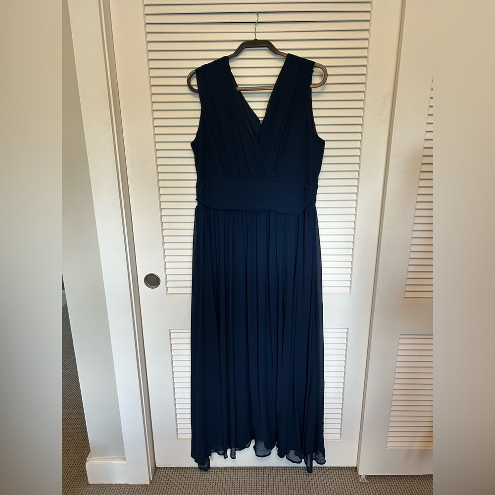 Elegant Navy Blue Sleeveless Dress
